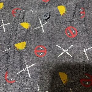 Deadpool taco and katana button up
Size XXL men’s but it fits like an XL/L